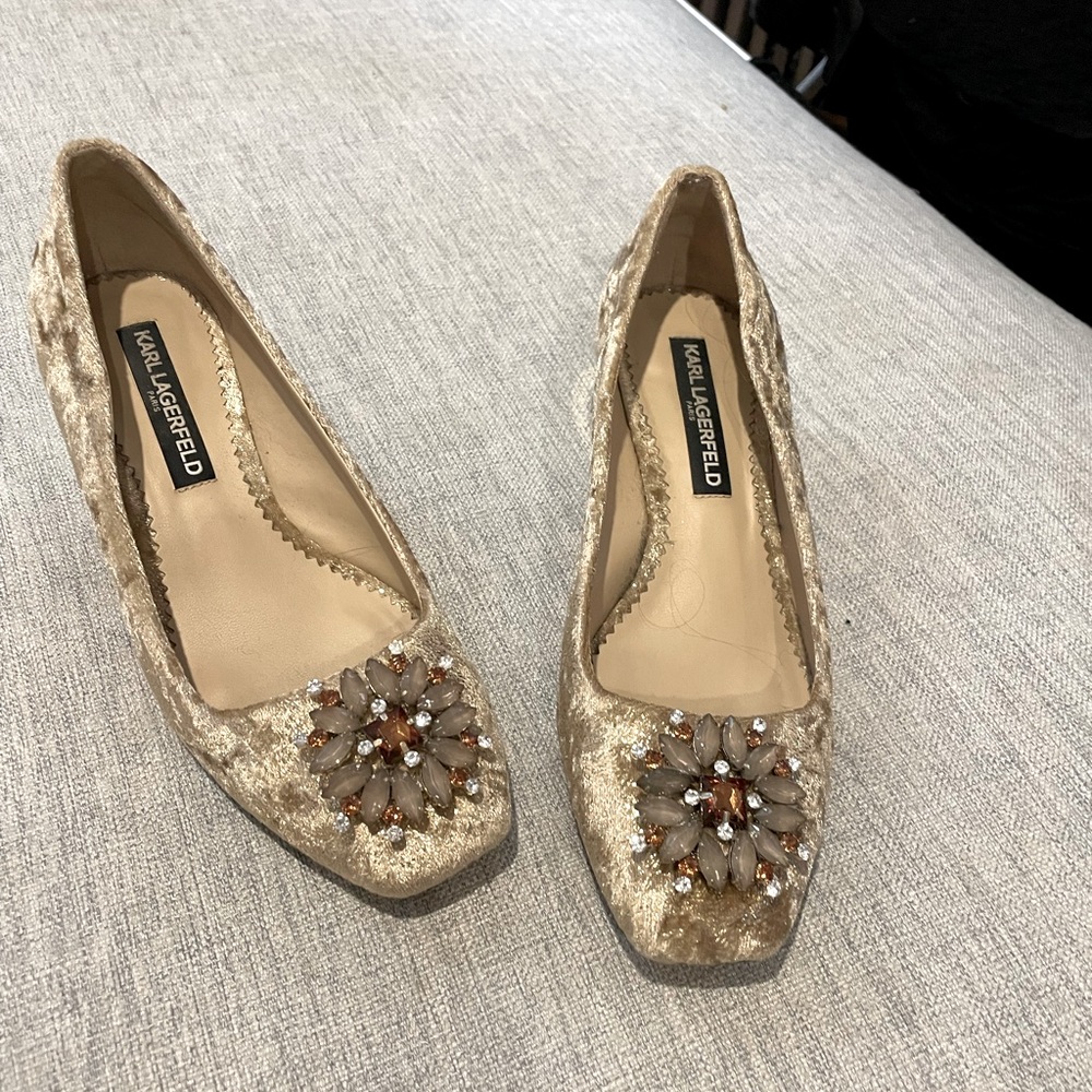 Karl Lagerfeld Paris gold velvet crystal embellish pump size 7